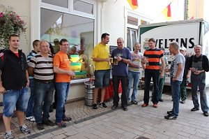 Hausm&auml;nner laden zum Bauernmarkt ein