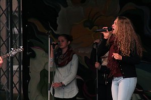 Musik und Artistik auf dem Theaterplatz