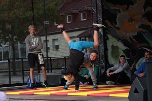 Musik und Artistik auf dem Theaterplatz