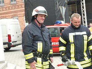 Feuerwehr&uuml;bung bei der Sparkasse