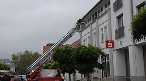 Feuerwehr&uuml;bung bei der Sparkasse