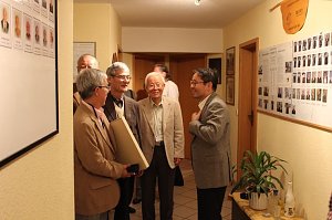 M&auml;nnerchor aus Japan begr&uuml;&szlig;t