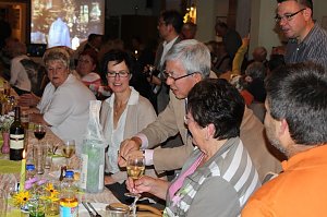 M&auml;nnerchor aus Japan begr&uuml;&szlig;t