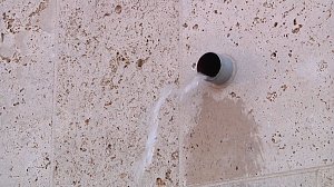 30.000 Liter Wasser wurden auf das Dach der neuen Bibliothek gepumpt