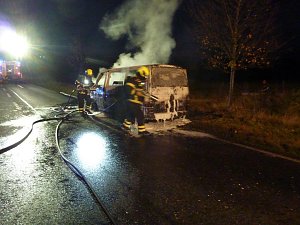 Ein Kleintransporter brennt bei Nordhausen v&ouml;llig aus.