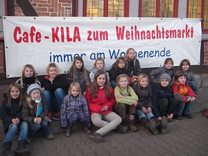 Der Handwerkermarkt vor der Blasii Kirche ist die Alternative zum Trubel auf dem Weihnachtsmarkt vor dem Theaterplatz