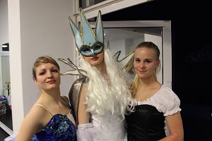 Die Eleven des Tanzstudios Radeva &uuml;ben die "Schneek&ouml;nigin" ein