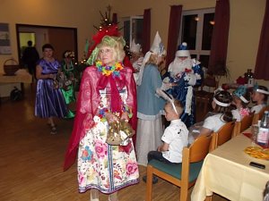 Mit M&auml;rchenspiel Die Vier Jahreszeiten in die Weihnachtzeit