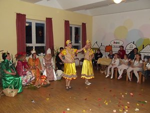 Mit M&auml;rchenspiel Die Vier Jahreszeiten in die Weihnachtzeit