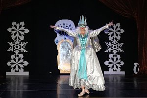 Schneek&ouml;nigin begeistert Gro&szlig; und Klein.
