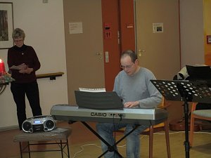Auftritt im St. Jakob Haus - die Musikp&auml;dagogin Christel Laudel spielte mit ihrer Instrumentalgruppe f&uuml;r die Senioren