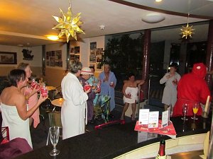 Der Weihnachtsmann zu Besuch in der Frauensauna des Nordh&auml;user Badehauses