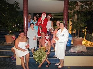 Der Weihnachtsmann zu Besuch in der Frauensauna des Nordh&auml;user Badehauses