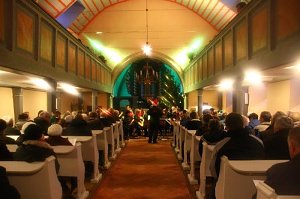 Weihnachtsmarkt in Obergebra bei Blitz und Donner