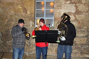 Weihnachtsmarkt in Obergebra bei Blitz und Donner