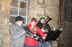 Weihnachtsmarkt in Obergebra bei Blitz und Donner