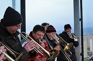 Last uns warm und trocken bleiben - St&uuml;rmisches Turmblasen