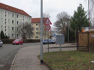 Tempo 30: Auch vor der Kita gilt die Reduzierung lange Zeit.