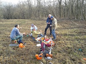 Sonderneinsatz f&uuml;r eine Blume - der BUND Nordhausen legte sich am Wochenende f&uuml;r das Blasse Knabenkraut ins Zeug