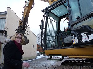 Anstich mit Bagger und Publikum