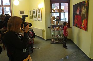 "Zitronenblau" - seit heute ist die neue Ausstellung der Jugendkunstschule Nordhausen im Landratsamt zu sehen