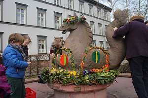 Der erste Brunnen ist geschm&uuml;ckt - das Nordh&auml;user Meerpferdchen verzierten die Sch&uuml;lerinnen und Sch&uuml;ler des F&ouml;rderzentrums Pestalozzi