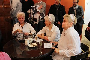 Café Pille und 10 Wohnungen