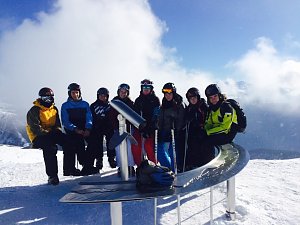 Winter wie er sein sollte - die Skisch&uuml;ler des Bleicher&ouml;der Schillergymnasiums in S&uuml;dtirol