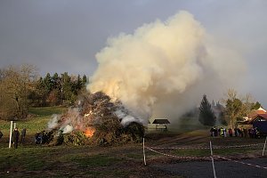 Osterfeuer in Herreden