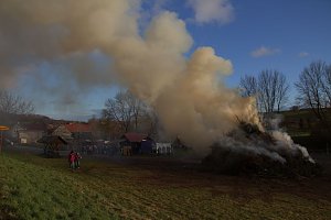 Osterfeuer in Herreden