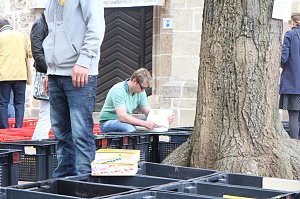 B&uuml;cherflohmarkt des Kinderkirchenladens auf dem Blasiikirchplatz in Nordhausen
