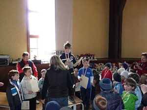 Kinder und Jugendliche beim Possenlauf