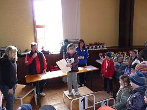 Kinder und Jugendliche beim Possenlauf