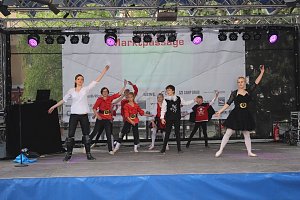 Das Tanzstudio Radeva zeigte zum Nordh&auml;user Weinfest, was seine Eleven alles k&ouml;nnen