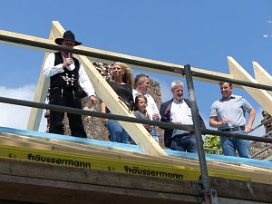 Richtfest f&uuml;r neuen Festsaal am Burggsathof