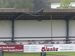 Teil des Trib&uuml;nendaches wurde ausges&auml;gt.