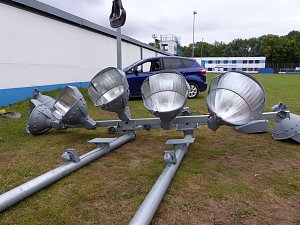Der erste Mast ist geschafft