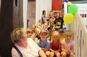 Er&ouml;ffnung mit der Konfettikanone - die Flohburg feiert ihren dritten Geburtstag