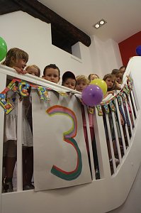 Er&ouml;ffnung mit der Konfettikanone - die Flohburg feiert ihren dritten Geburtstag