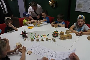 Er&ouml;ffnung mit der Konfettikanone - die Flohburg feiert ihren dritten Geburtstag