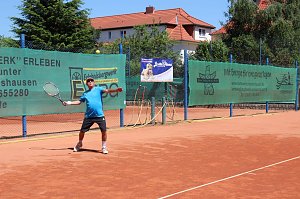 Hei&szlig;er Tennisschaukampf