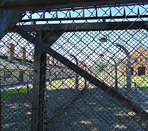 Die Erinngerung wach halten - die Jugendlichen des Diakonieverbandes Bad Frankenhausen besuchten auch dieses Jahr wieder die Gedenkst&auml;tte Auschwitz