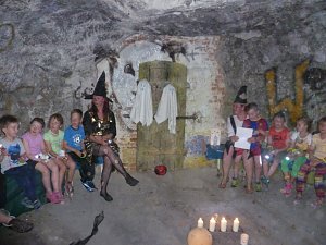 13 Vorschulkinder sagen Auf Wiedersehen