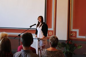 Feierlich Zeugnisse erhalten