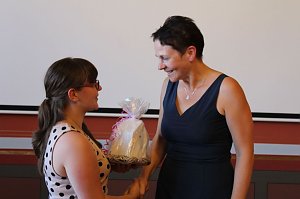 Feierlich Zeugnisse erhalten