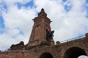 Schicker Eingangsbereich am Kyffh&auml;userdenkmal