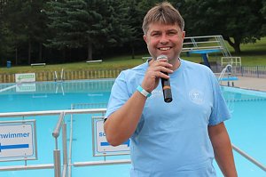 24-Stunden-Schwimmen gestartet