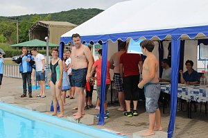 24-Stunden-Schwimmen gestartet