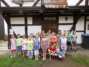 Ifelds Kinder lernten im Ilfelder Heimatmuseum nicht nur etwas &uuml;ber die Geschichte ihres Ortes, sondern auch &uuml;ber die Ilfelder Muttersprache
