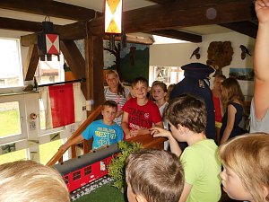 Ifelds Kinder lernten im Ilfelder Heimatmuseum nicht nur etwas &uuml;ber die Geschichte ihres Ortes, sondern auch &uuml;ber die Ilfelder Muttersprache